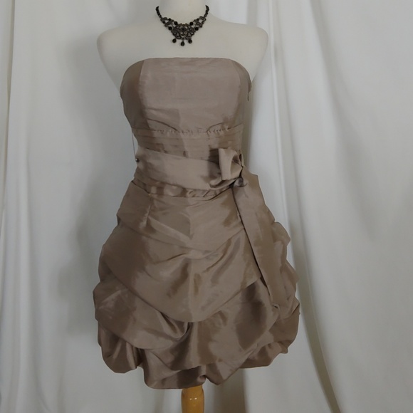 Romeo & Juliet Couture Dresses & Skirts - Romeo & Juliet Couture party dress